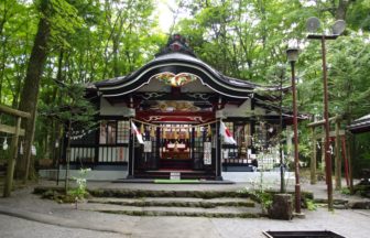新屋　山神社